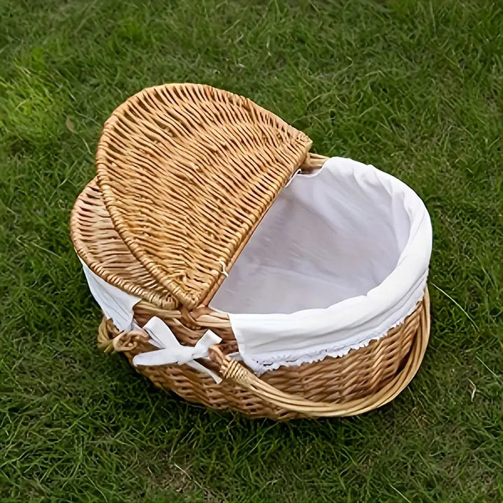 Large Wicker Picnic Basket with Lid and Lining