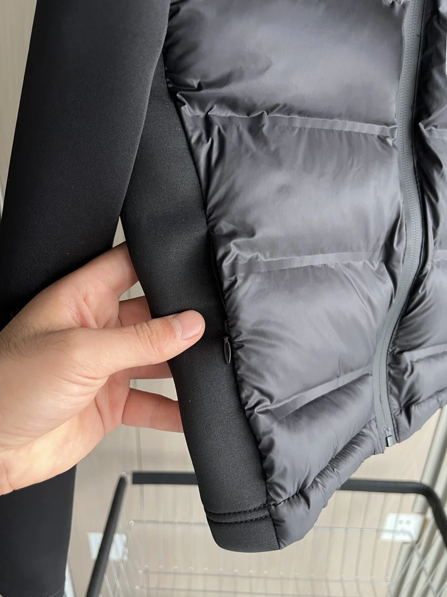 Women's Lightweight Puffer Jacket with Hood and Zip Closure