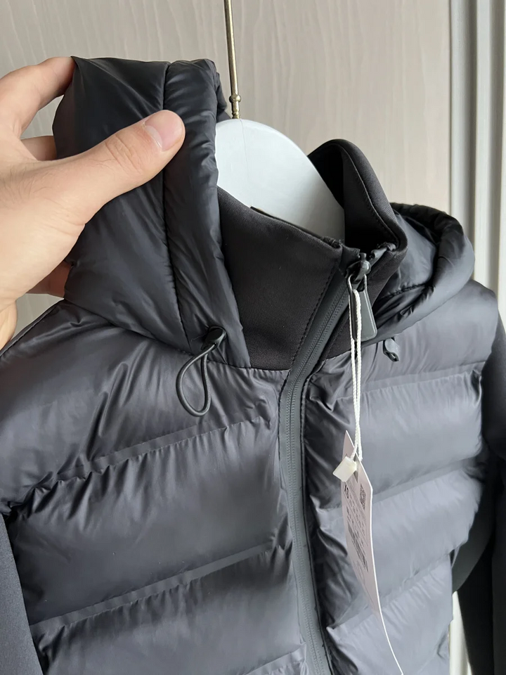 Women's Lightweight Puffer Jacket with Hood and Zip Closure